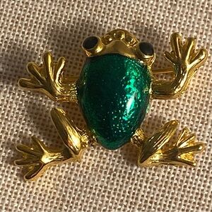 Vintage Frog Brooch Green and gold 
Pin